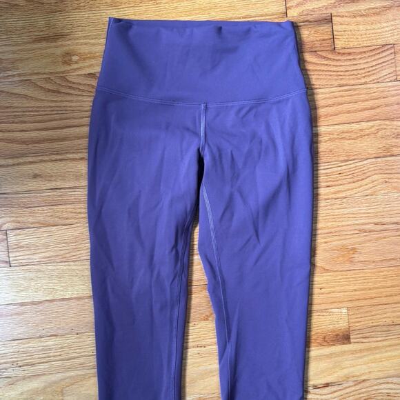 Purple lululemon leggings size 6 with logo on the calf - capri 3/4 length fit - Picture 5 of 7
